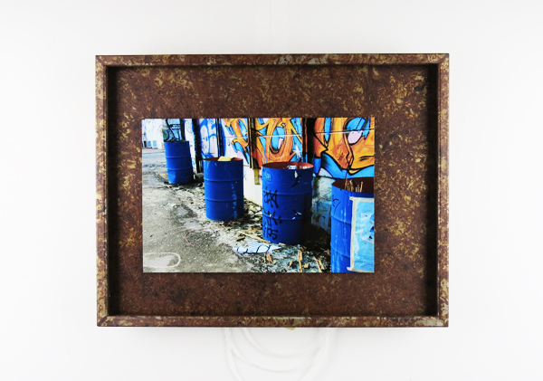 Cadre sous-verre Affabilis pour photographie lumineuse.